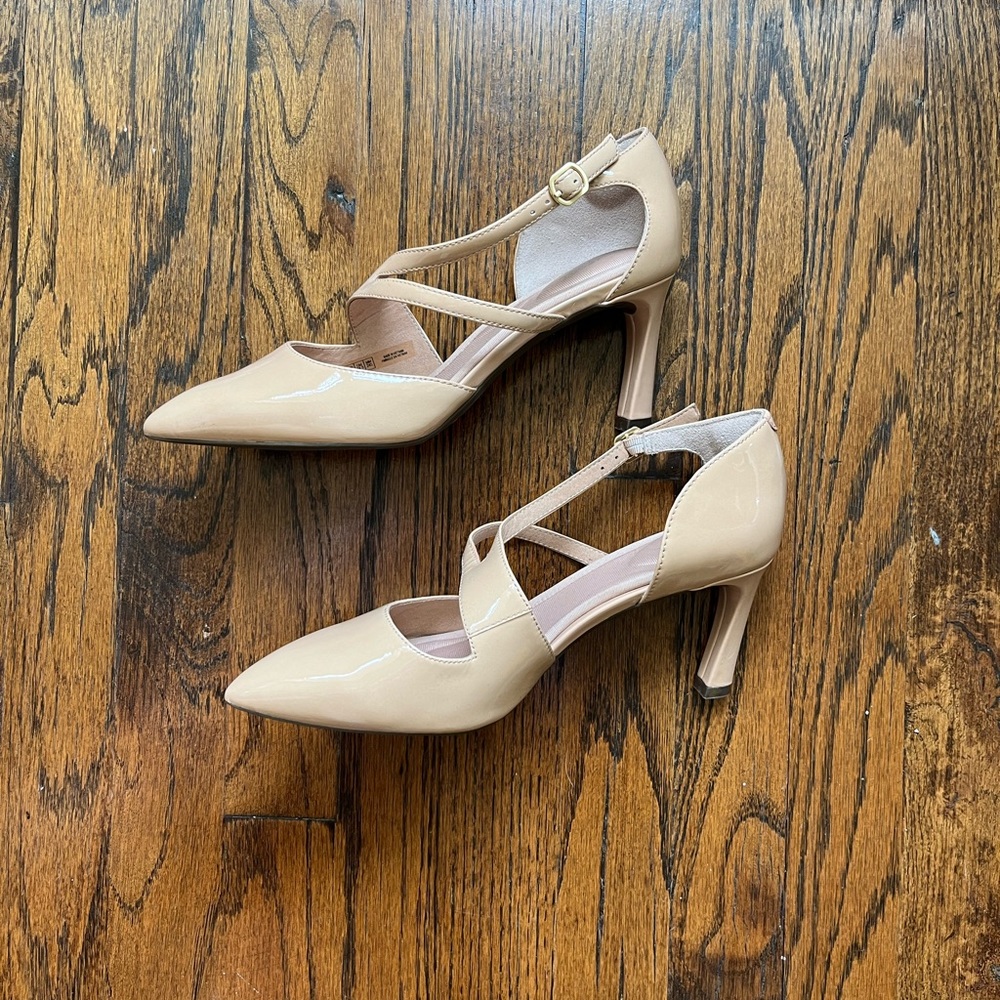 Womens nude Rockport pointed toe heel